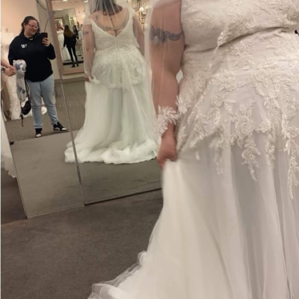 David's Bridal White Lace Wedding Dress - Picture 3 of 3